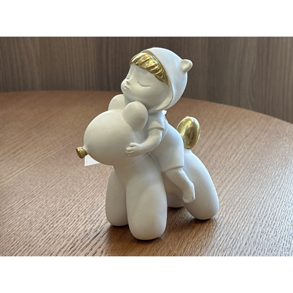 LUCATTI 71120 - ESCULTURA EM RESINA BRANCA MENINA COM URSO